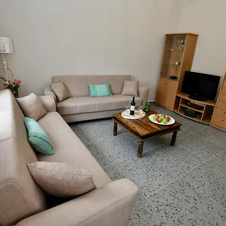 Elli's Private House